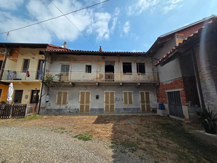 Casa con 5 locali in vendita in Via San Maurizio a, San Francesco Al Campo