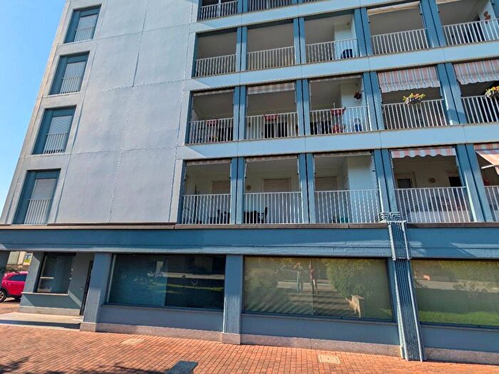 Appartamento trilocale in affitto in Via Vittorio Veneto, Centro, Arona