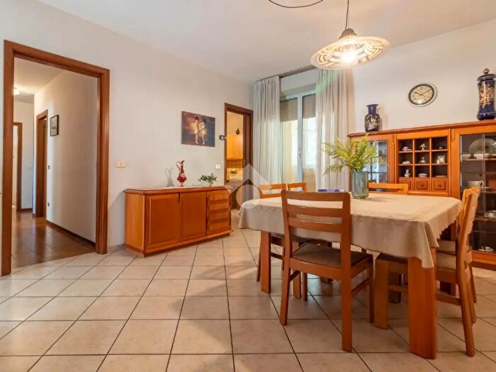 Appartamento con 6 locali in vendita in Via Tacito, Cervia