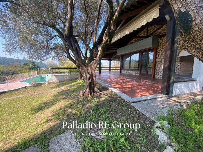 Casa con 6 locali in vendita in Viale SantAgostino, Vicenza