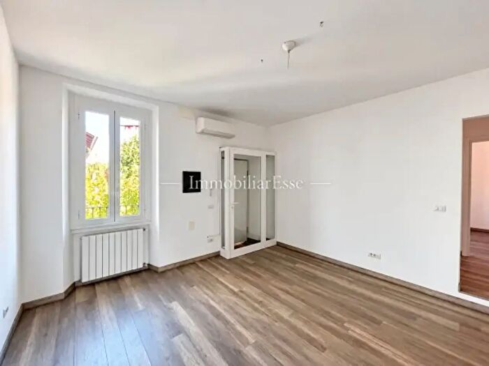 Appartamento trilocale in vendita in Via Novara, Milano