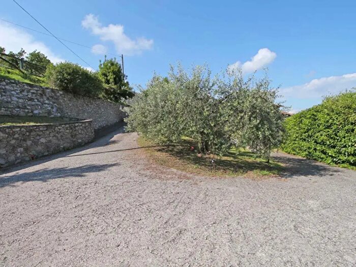 Casa con 5 locali in vendita in Lucca