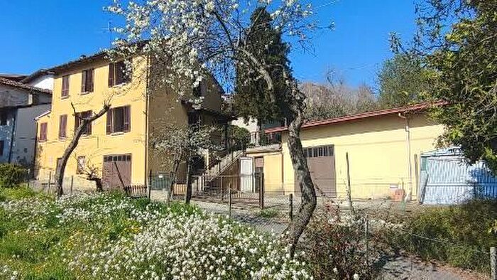 Casa con 8 locali in vendita in Golferenzo