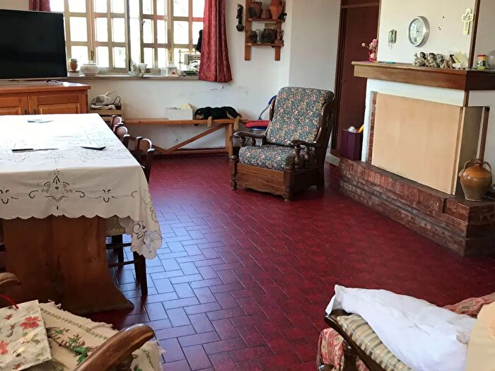 Casa con 9 locali in vendita in Via Domiziana, Mondragone