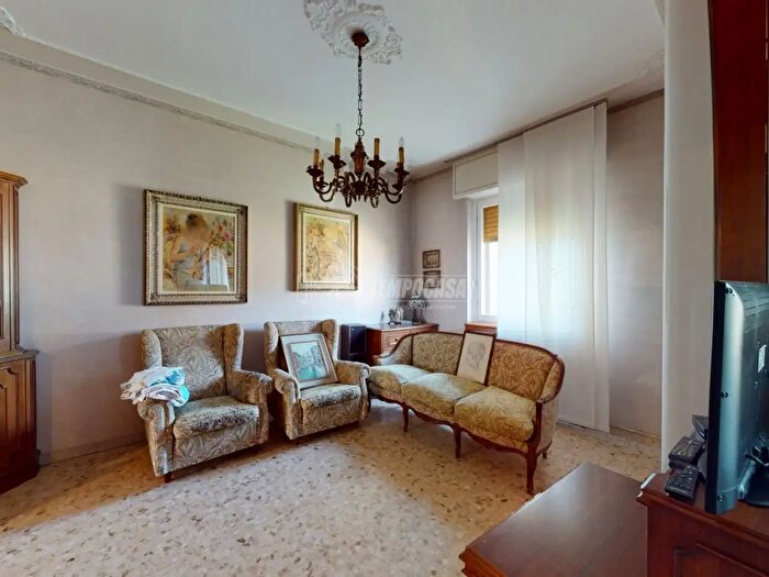 Appartamento quadrilocale in vendita in Via Preposto Mezzera, Seveso