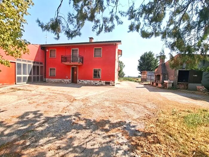 Casa con 5 locali in vendita in Valeggio Sul Mincio