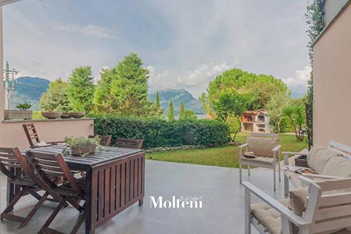 Appartamento trilocale in vendita in Via San Nicolò, Lierna