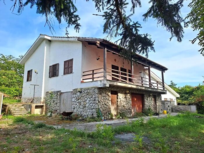 Casa quadrilocale in vendita in Via Andromeda, Rignano Flaminio