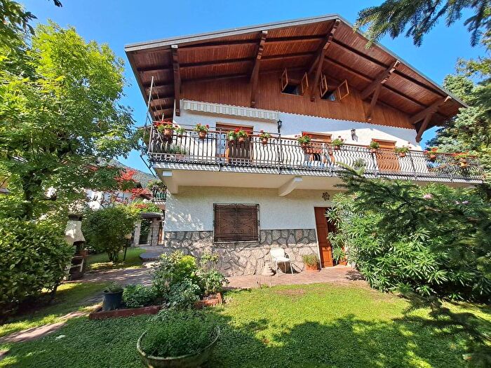 Appartamento trilocale in affitto in Via Alessandro Ghirardelli, Centro, Clusone