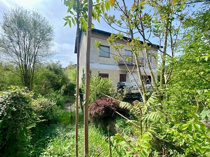 Casa con 6 locali in vendita in Via Provinciale, Cittiglio