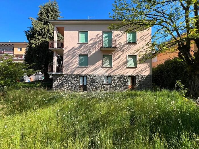 Casa con 5 locali in vendita in Via Cremona, Clusone
