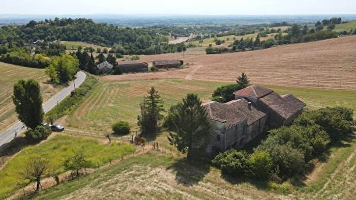 Casa con 6 locali in vendita in Via Falamera, Alessandria