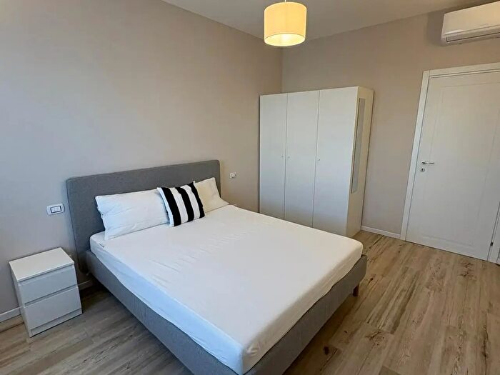 Appartamento con 5 locali in affitto in Via Appennini, Milano