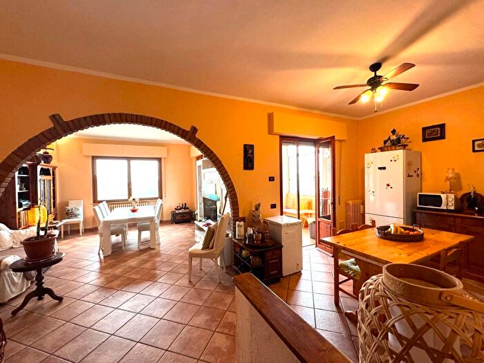 Appartamento con 6 locali in vendita in Rosignano Marittimo