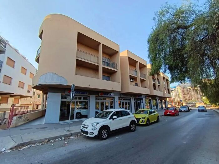 Appartamento trilocale in affitto in Viale Michelangelo, Palermo