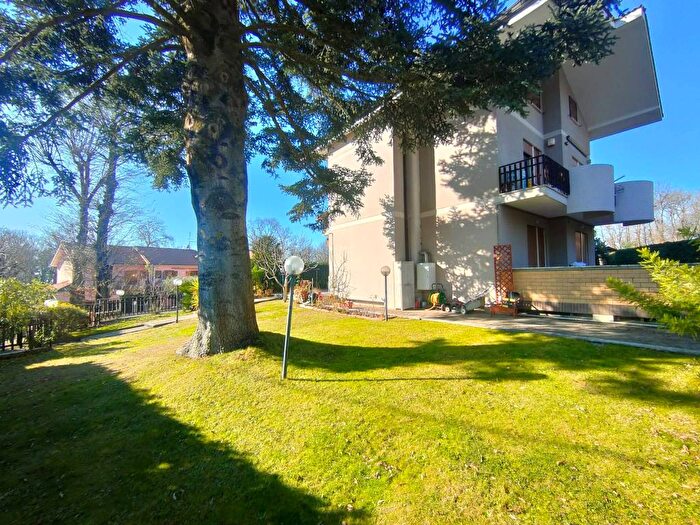 Casa con 6 locali in vendita in Viale dei Cerri, Centro, Ariccia