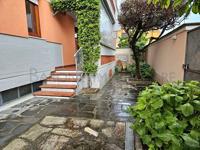 Appartamento con 5 locali in vendita in Via Provinciale Avenza Sarzana, Carrara