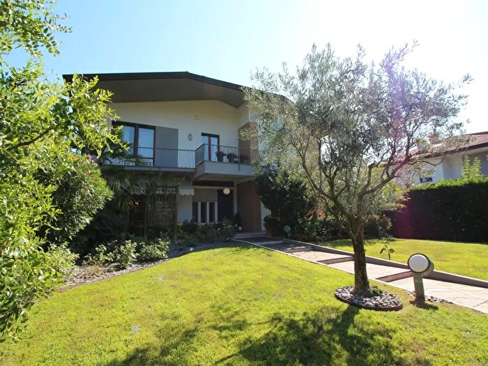 Casa con 8 locali in vendita in Via Pedrazza, Thiene