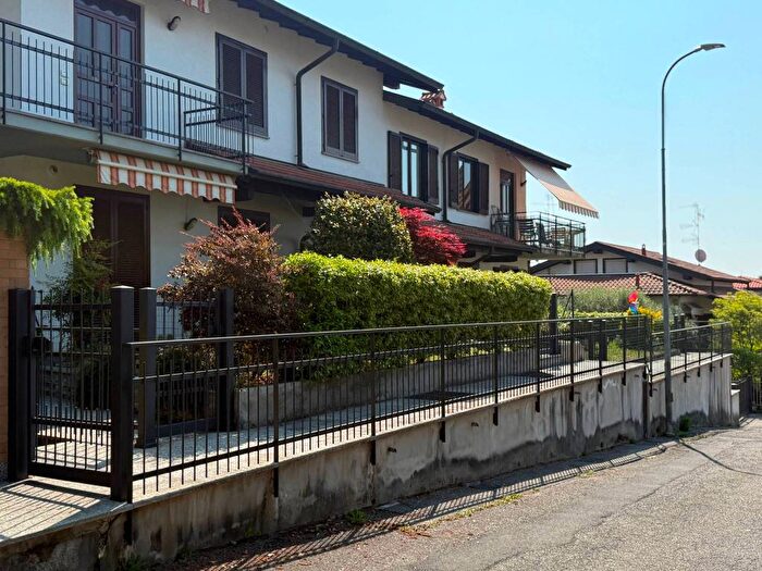 Appartamento trilocale in affitto in Via Antonio Gramsci, Centro, Lurate Caccivio