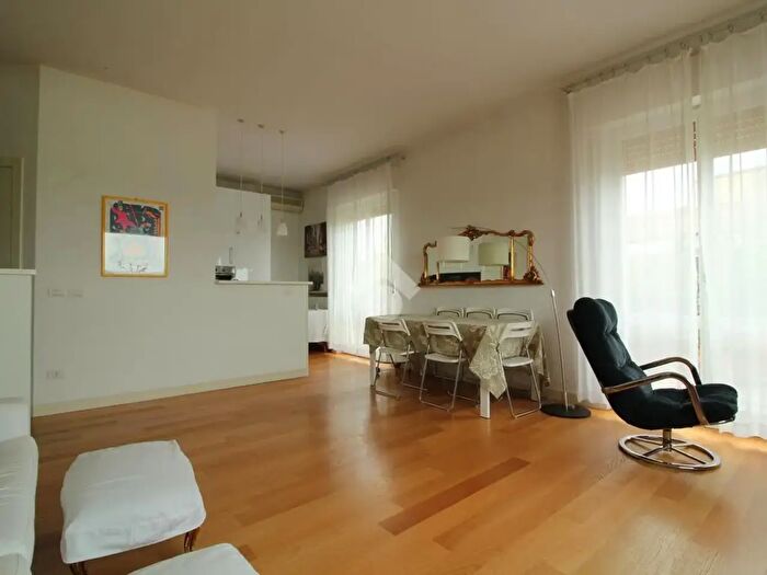 Appartamento trilocale in affitto in Via Emilia Est, Parma