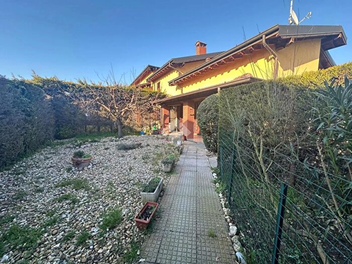 Casa con 5 locali in vendita in Via dei Mulini, Besate