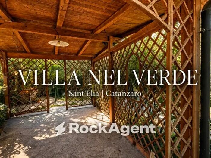 Casa con 6 locali in vendita in Via Onofrio Colace, Catanzaro