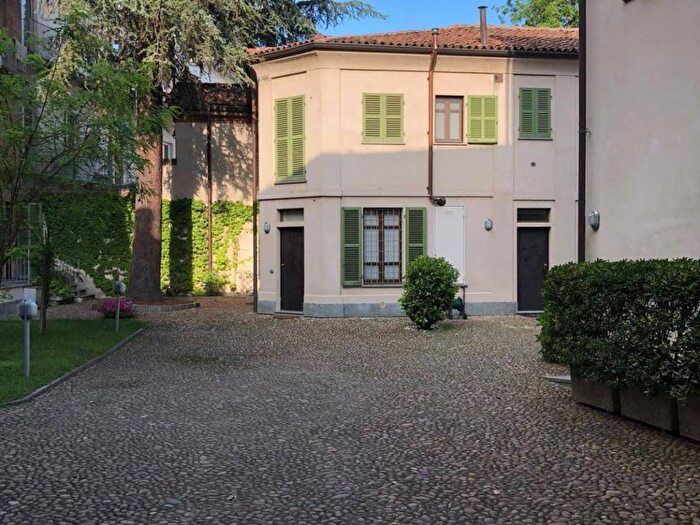 Appartamento trilocale in affitto in Via Giovanni Giobert, Centro Storico, Asti