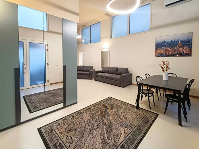 Appartamento trilocale in affitto in Via Macedonio Melloni Milano, Milano