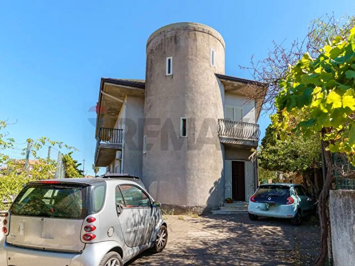 Appartamento con 5 locali in vendita in Via Timpazza, San Pietro Clarenza