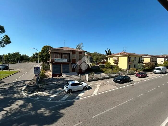 Casa con 12 locali in vendita in Isola Della Scala