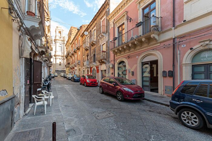Casa con 6 locali in vendita in Via Santissima Trinità, Catania