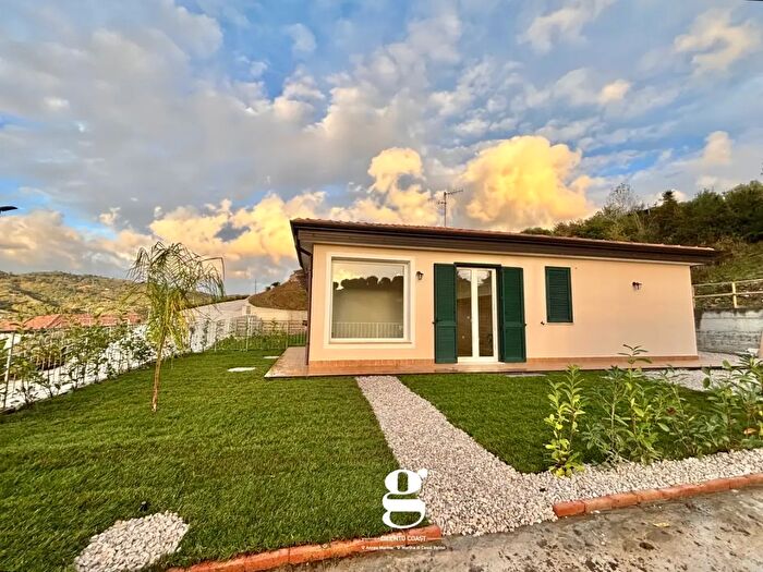 Casa con 5 locali in vendita in Via Grisi Snc, Ascea