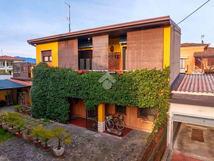 Casa trilocale in vendita in Via Silvio Pellico, Castenedolo