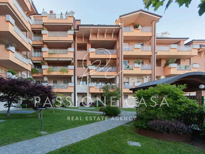 Appartamento quadrilocale in vendita in Via Roma, Segrate