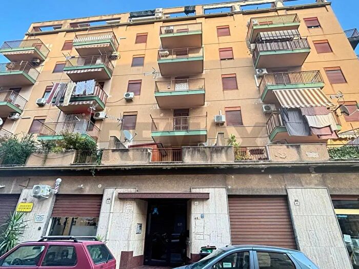 Appartamento con 5 locali in vendita in Via Aloisio Juvara, Palermo