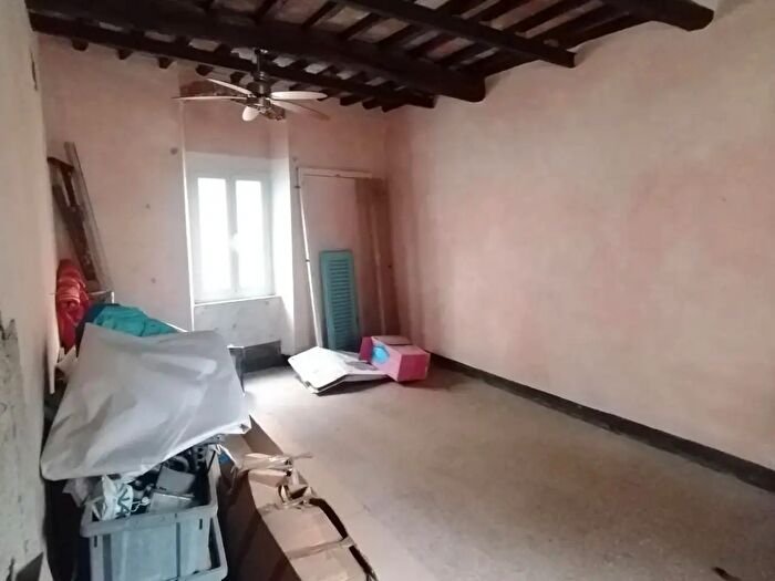 Casa con 10 locali in vendita in Massa