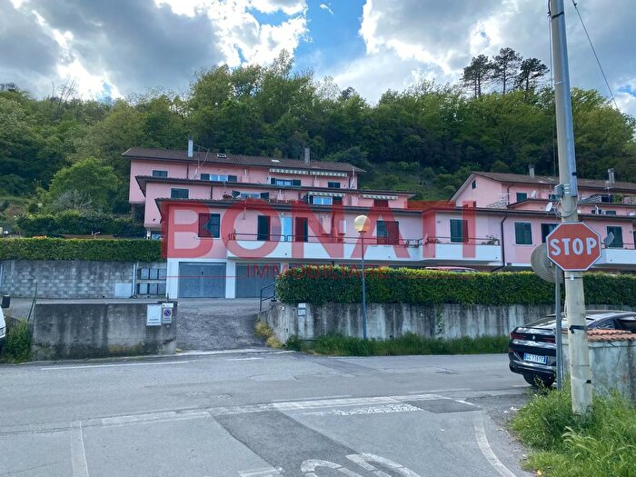 Casa con 5 locali in vendita in Follo