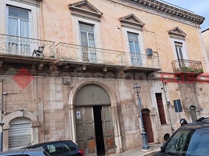 Appartamento con 5 locali in vendita in Via Francesco Ferrucci, Andria