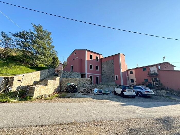 Appartamento trilocale in vendita in Sarzana