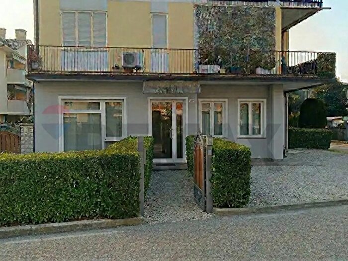 Appartamento con 5 locali in vendita in Via Barbariga Paluello, Stra