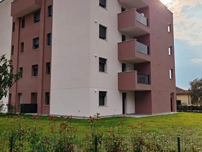 Appartamento con 5 locali in vendita in Viale della Libertà, Pordenone