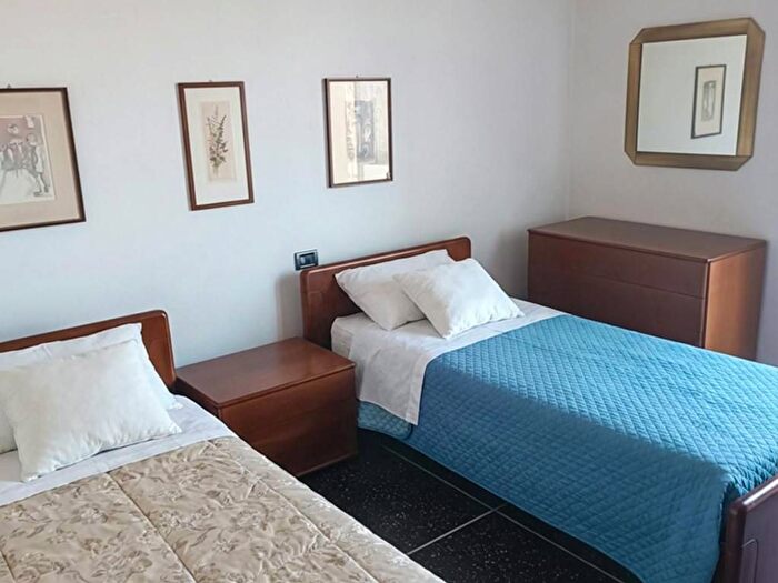 Appartamento trilocale in affitto in Via Francesco Flora, Bolognina, Bologna