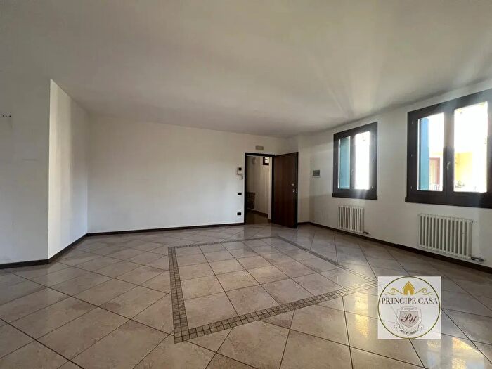 Appartamento quadrilocale in vendita in Via Principe Umberto, Este