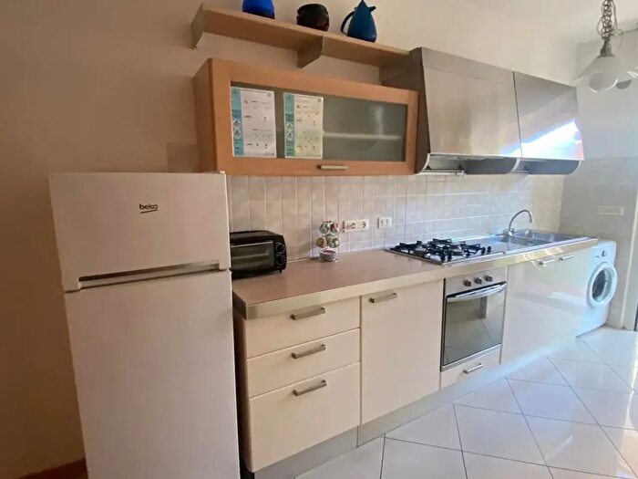 Appartamento trilocale in affitto in Viareggio