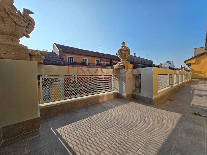 Appartamento trilocale in affitto in Via Carlo Goldoni, Indipendenza, Milano