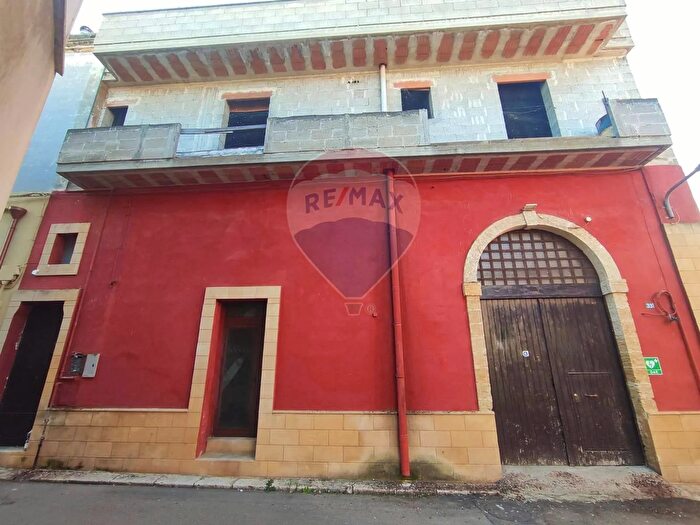 Casa con 9 locali in vendita in Via Cavour, San Pietro Vernotico