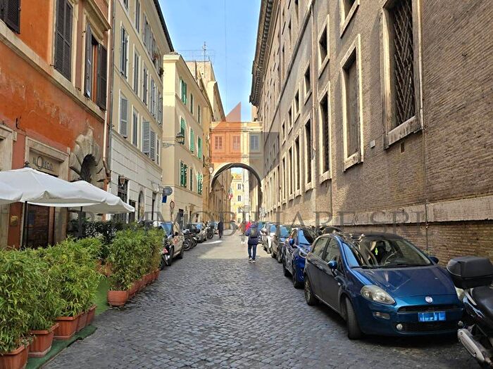 Appartamento trilocale in affitto in Via di SantIgnazio, Pantheon, Roma