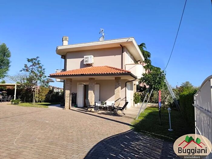 Casa con 6 locali in vendita in San Miniato