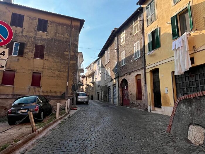 Appartamento trilocale in vendita in Via Pierantonio Petrini, Palestrina