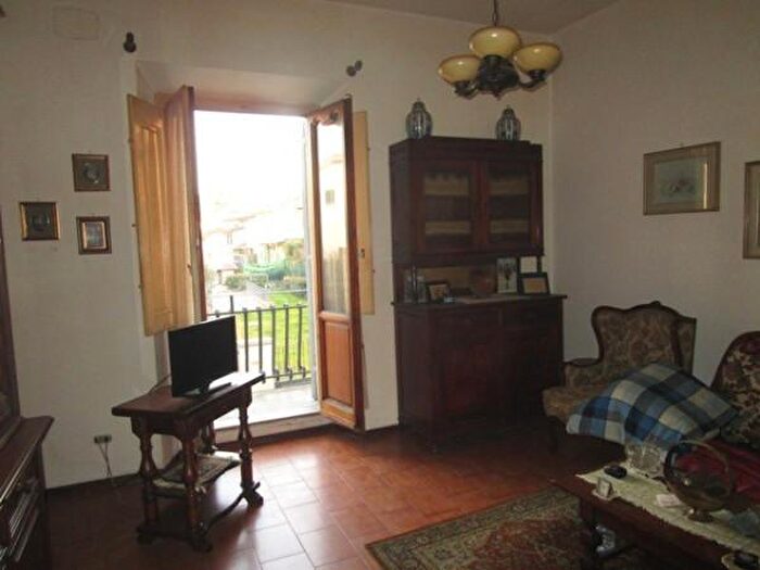 Appartamento con 6 locali in vendita in Montevarchi